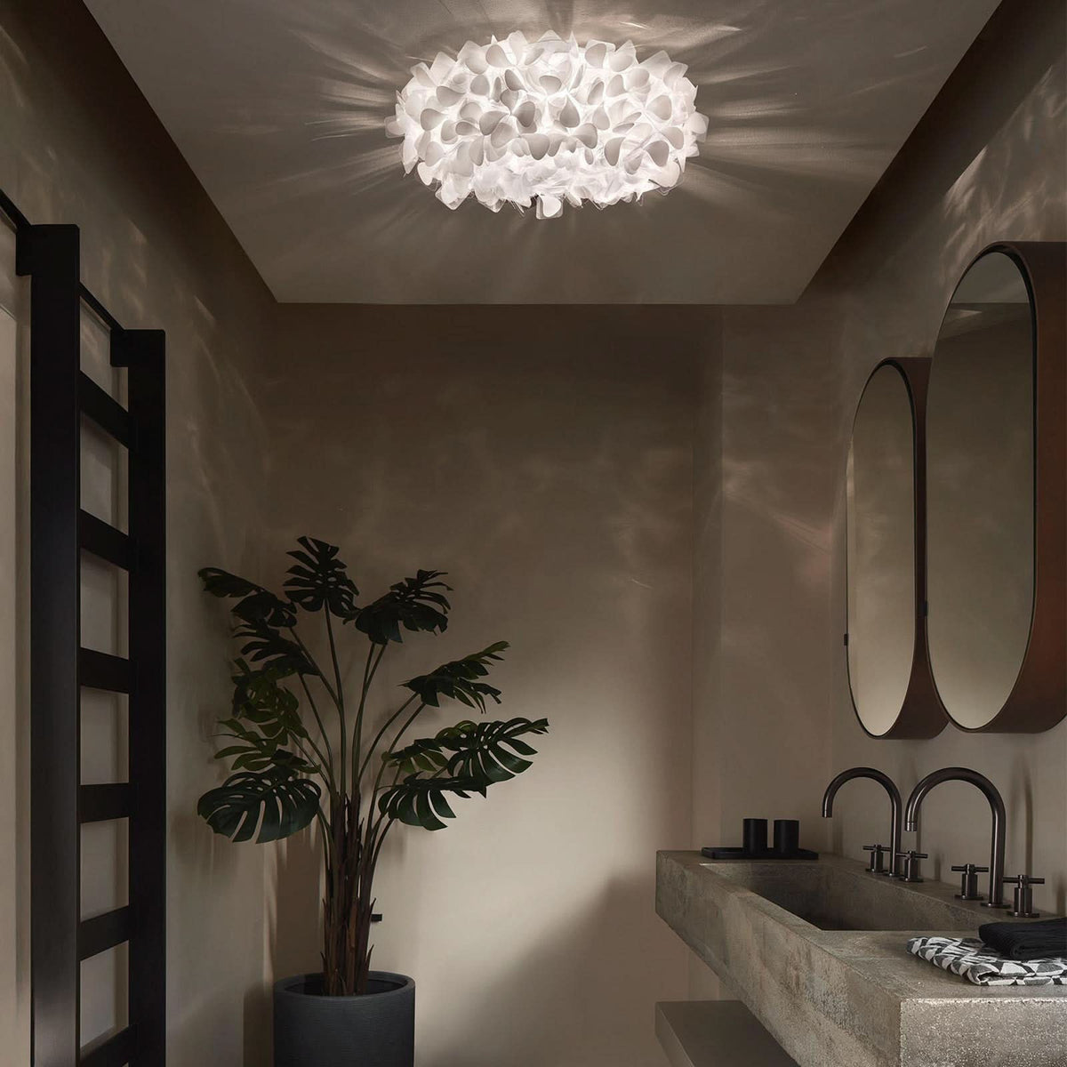 Applique murale Clizia Mama Non en cristal, blanc, 2 lumières, Ø 53 cm