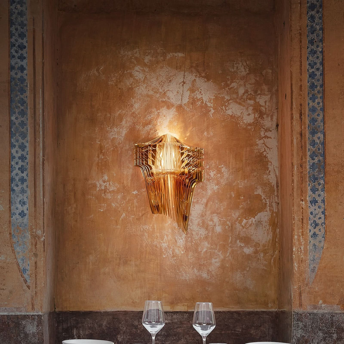 Applique murale Aria en cristal, doré, 3 lumières, hauteur 60 cm