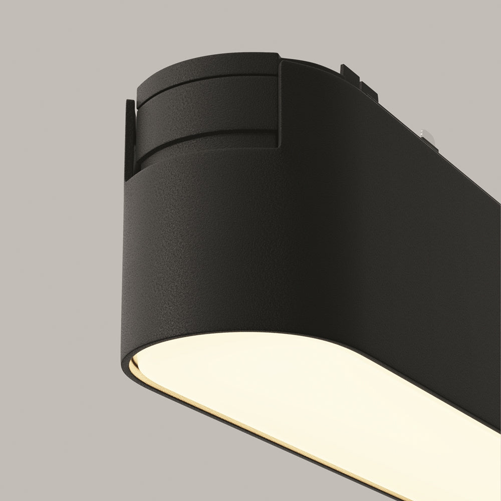 Détail rapproché du capot noir et de la surface lumineuse diffusante.
