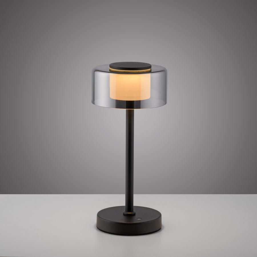 Produit centré de face sur fond gris dégradé, abat-jour transparent et socle rond