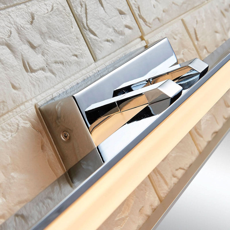 Applique murale LED Julie en métal, blanc satiné et chromé, hauteur 5,7 cm, IP44, 3000 K, 14,5 W