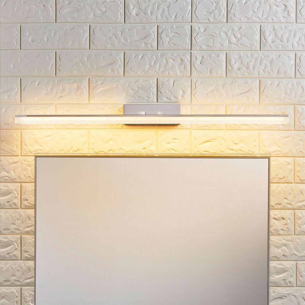 Applique murale LED Julie en métal, blanc satiné et chromé, hauteur 5,7 cm, IP44, 3000 K, 14,5 W