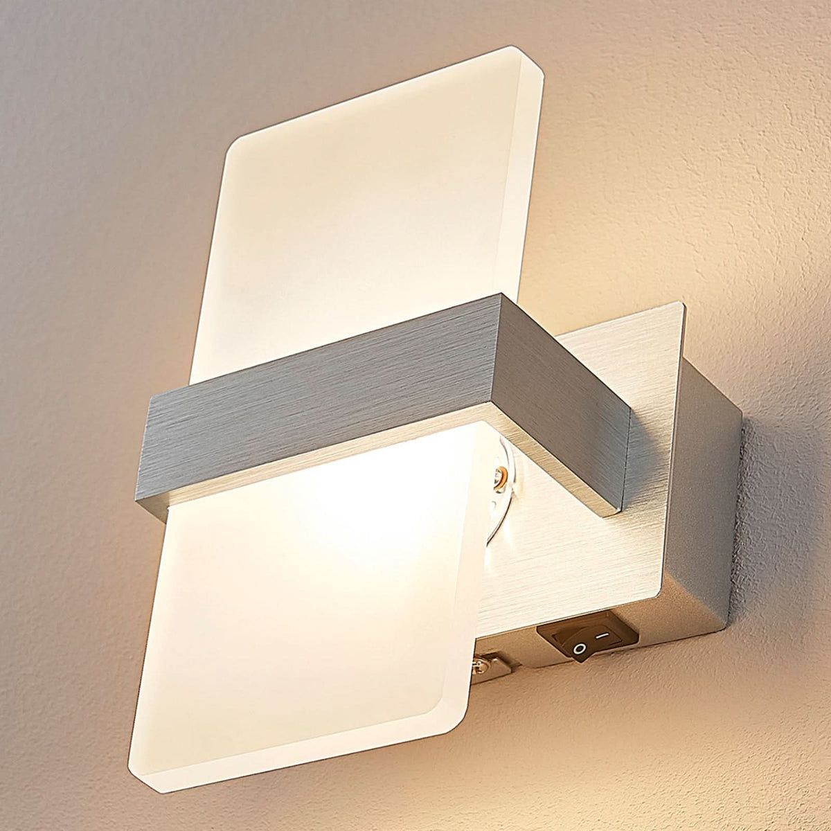 Applique murale LED Yorick en métal, blanc satiné et aluminium brossé, hauteur 18 cm