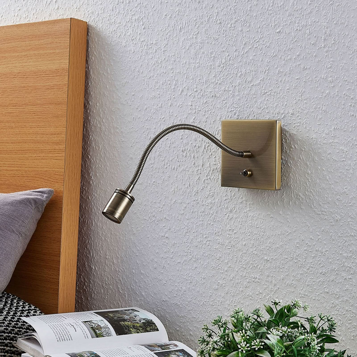 Applique murale LED Mayar en métal, laiton ancien, hauteur 11 cm