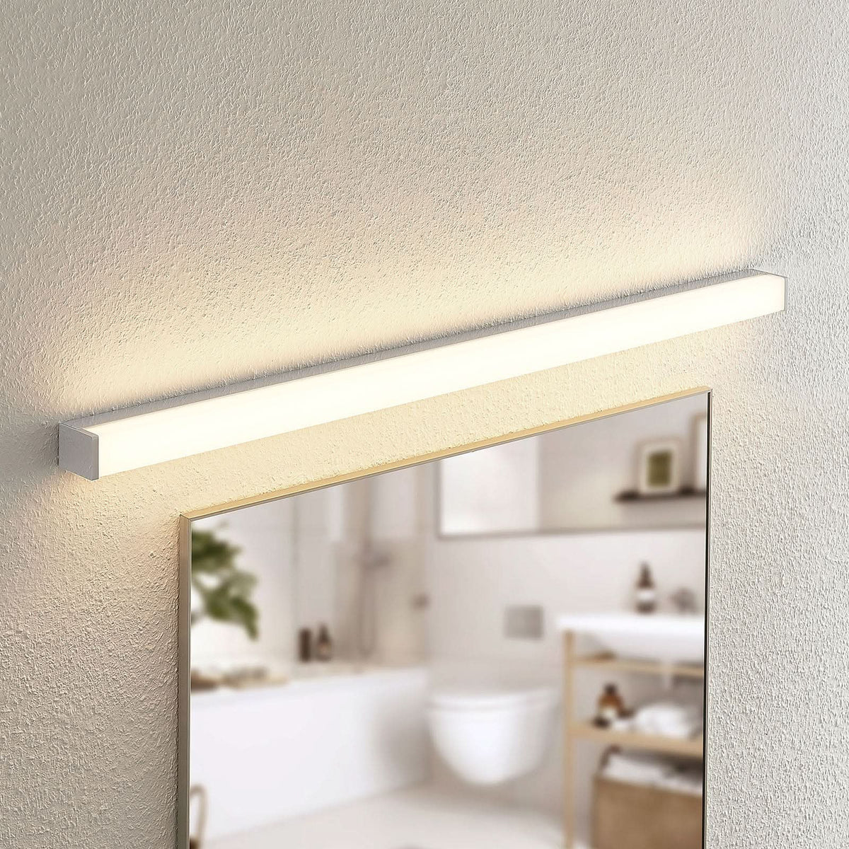 Applique murale LED Klea en aluminium, blanc et chromé, hauteur 5 cm, IP44, 3000 K, 20 W