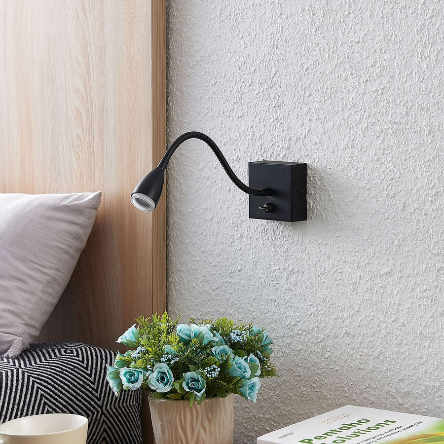 Applique murale LED Jolka en métal, noir mat, hauteur 15 cm