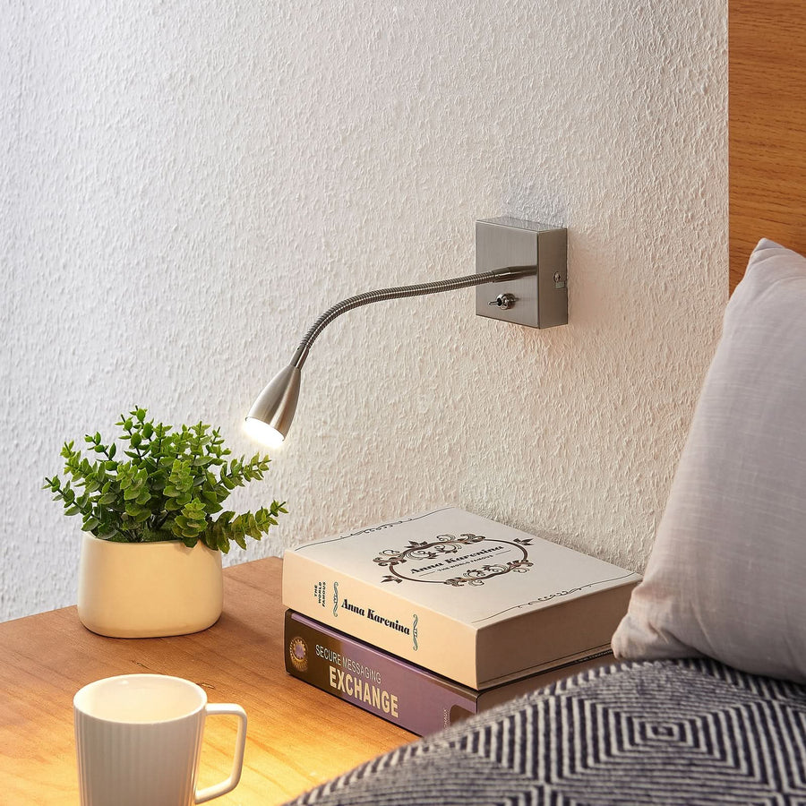 Applique murale LED Jolka en métal, nickel satiné, hauteur 7 cm