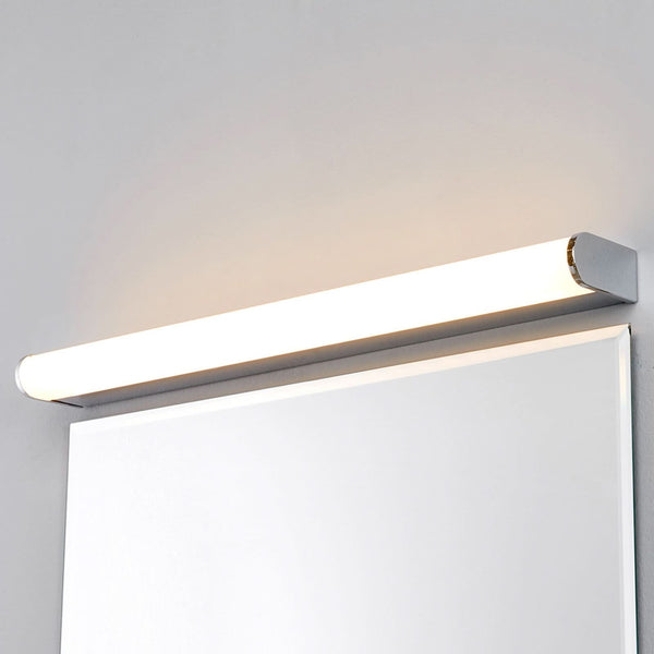Applique murale LED en métal, chromé et blanc, hauteur 4 cm, IP44, 3000 K, 7,2 W, largeur 58 cm