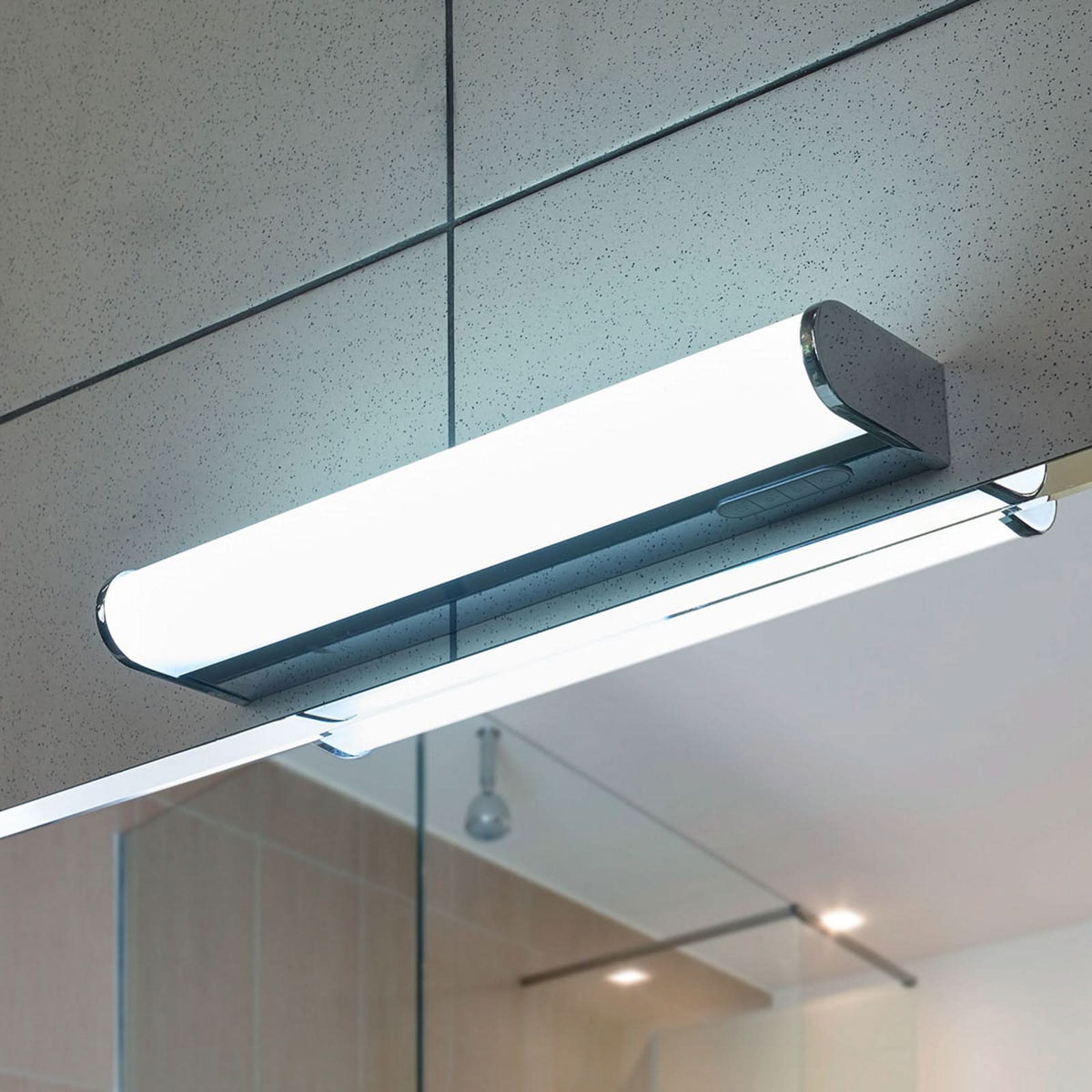 Applique murale LED Jesko Bad 3 en métal, blanc et chromé, hauteur 4 cm, IP44