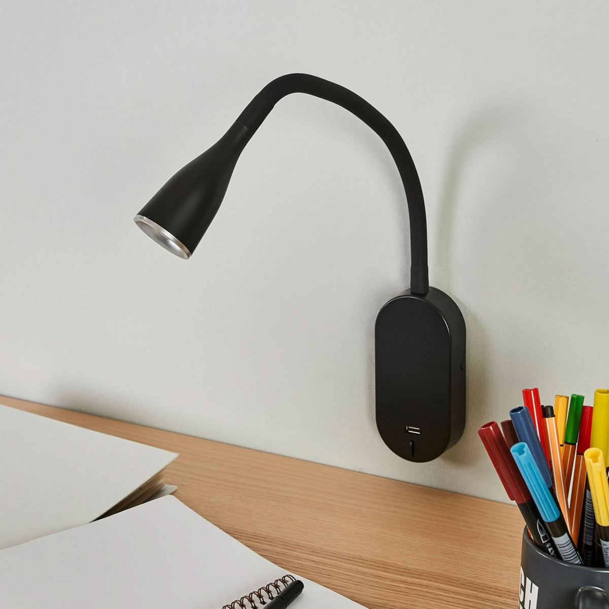 Applique murale LED Enna, noir, hauteur 33,5 cm