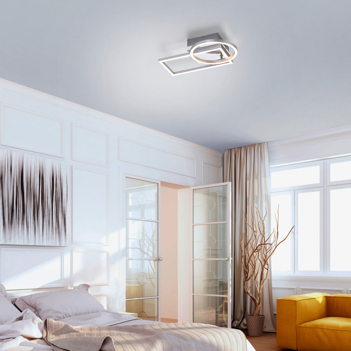 Mise en ambiance d'une chambre claire, plafonnier allumé au plafond blanc