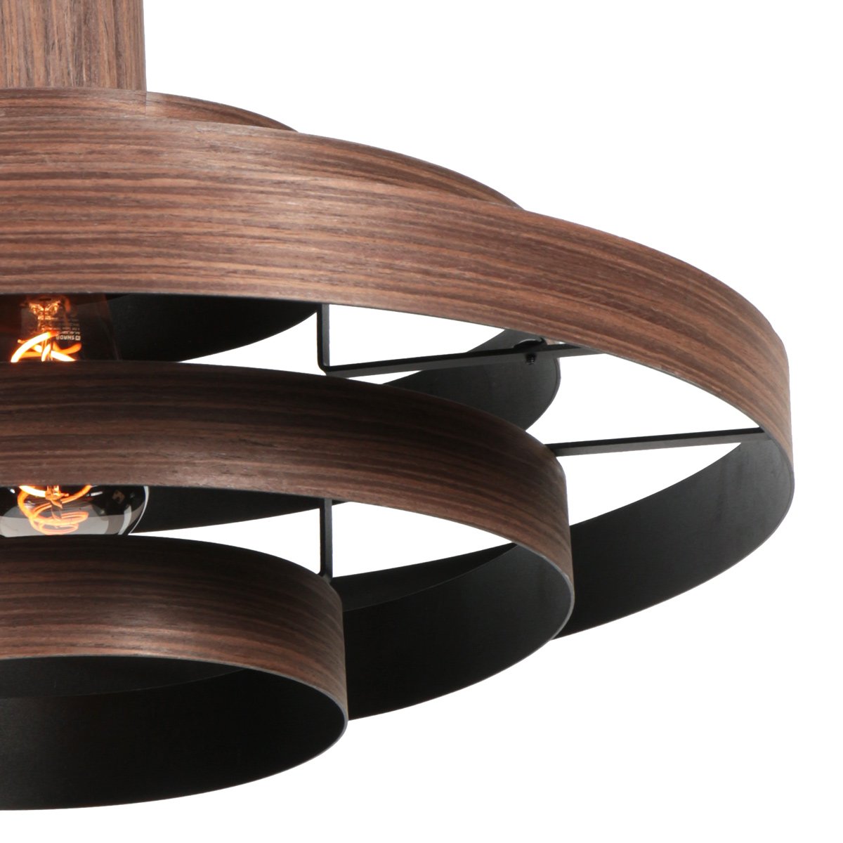 Vue rapprochée sous la jupe en bois, intérieur noir et ampoule visible