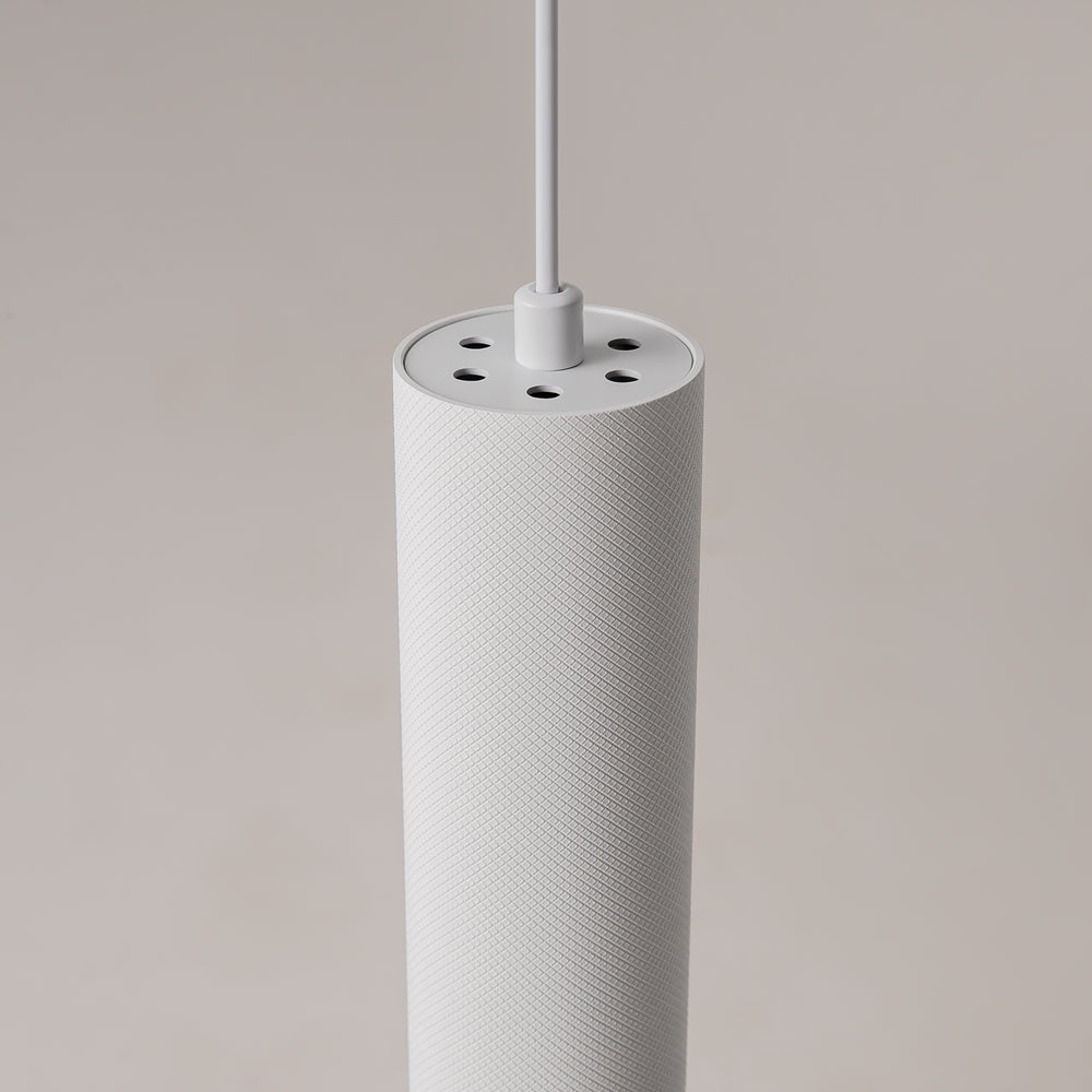 Détail du sommet du cylindre : perforations et fixation du câble