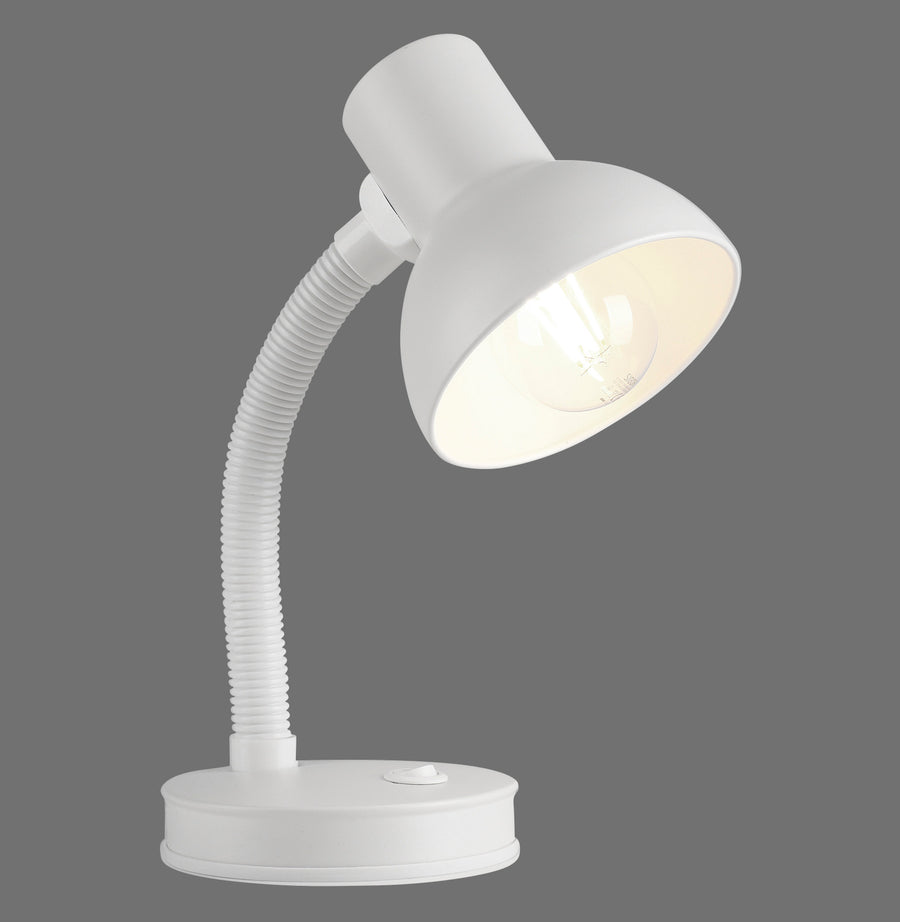 Lampe blanche allumée de face, bras flexible et abat-jour orientable sur fond gris.