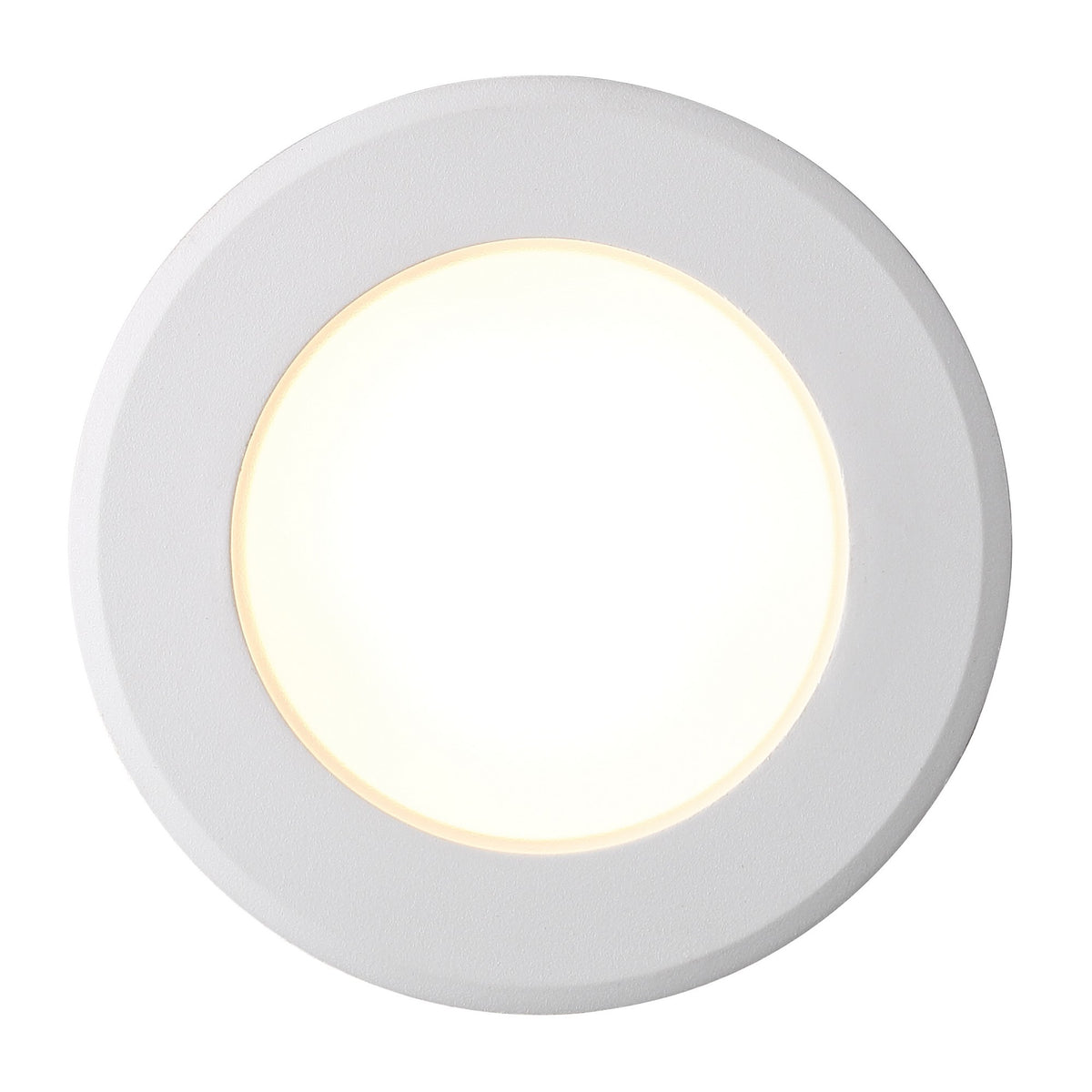 Vue de face du spot rond encastré, collerette blanche et diffuseur opalin éclairé blanc chaud