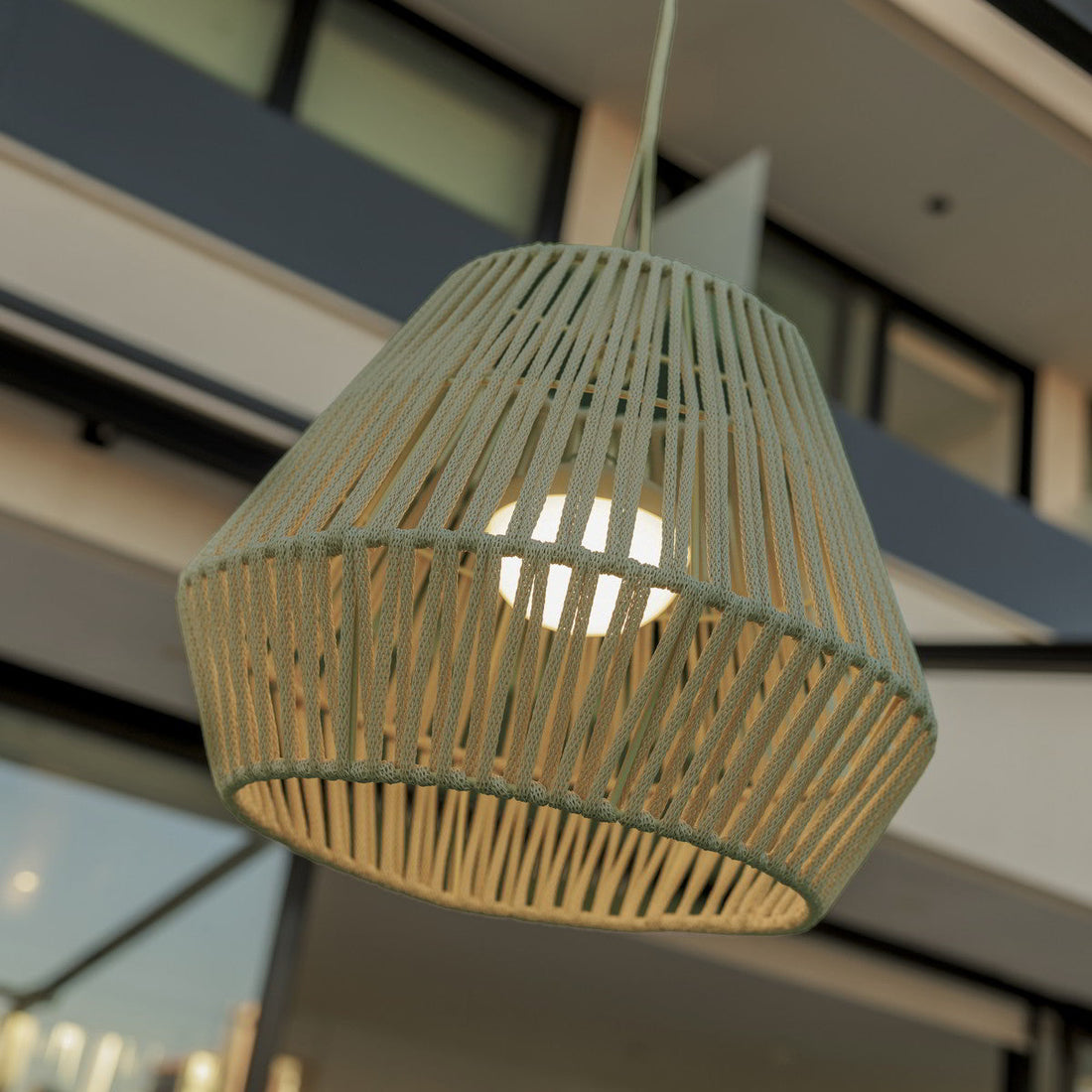Conta Hang kabellose Pendelleuchte aus recyceltem PVC
