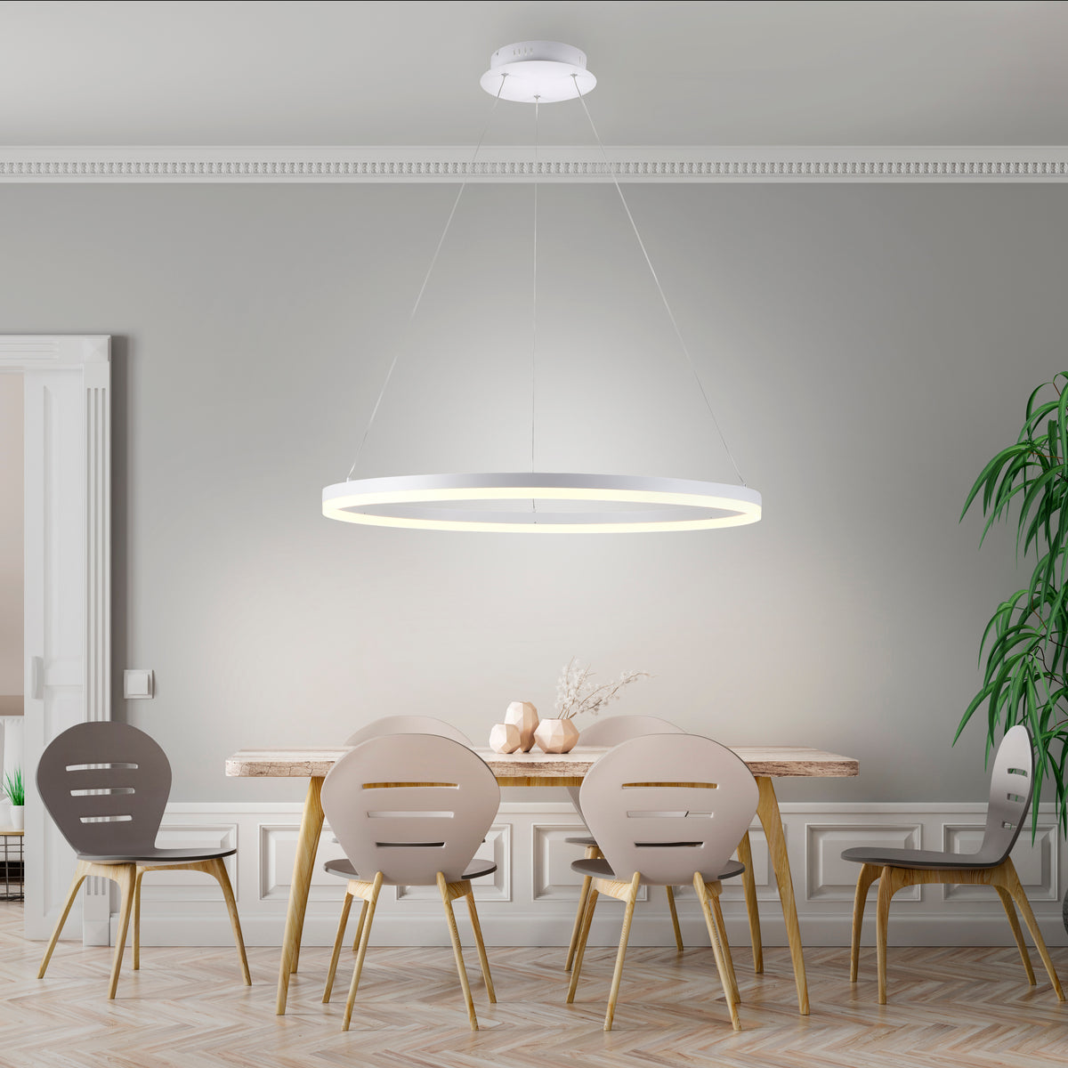 Suspension anneau blanc installée au-dessus d'une table de salle à manger.