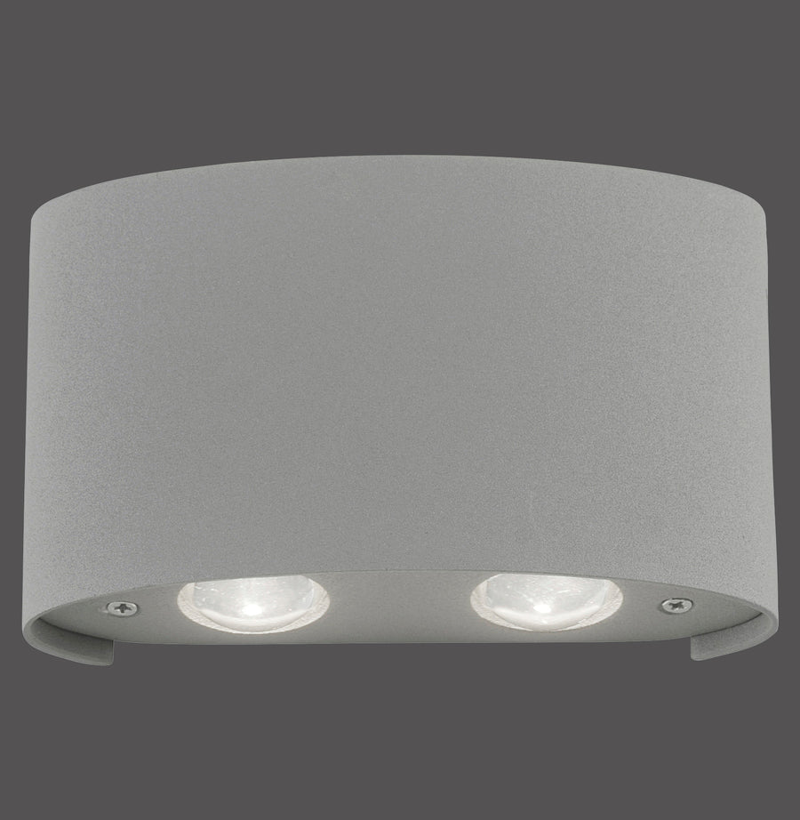 Photo produit sur fond gris, applique murale argentée rectangulaire, deux lentilles LED.