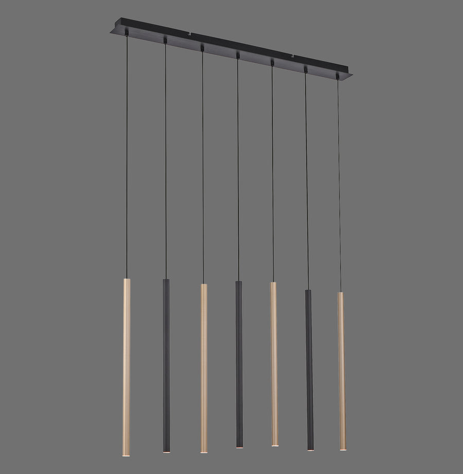 Vue de face de la suspension complète avec sept tubes verticaux alternés noir et laiton.