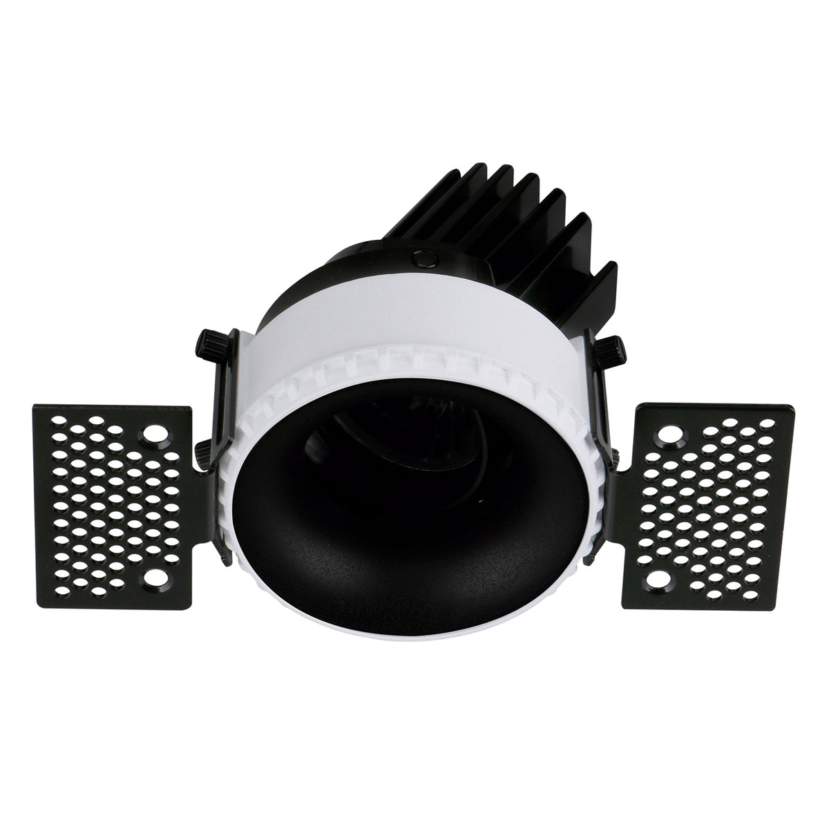 Même spot encastrable avec collerette blanche et réflecteur intérieur noir, orientable.