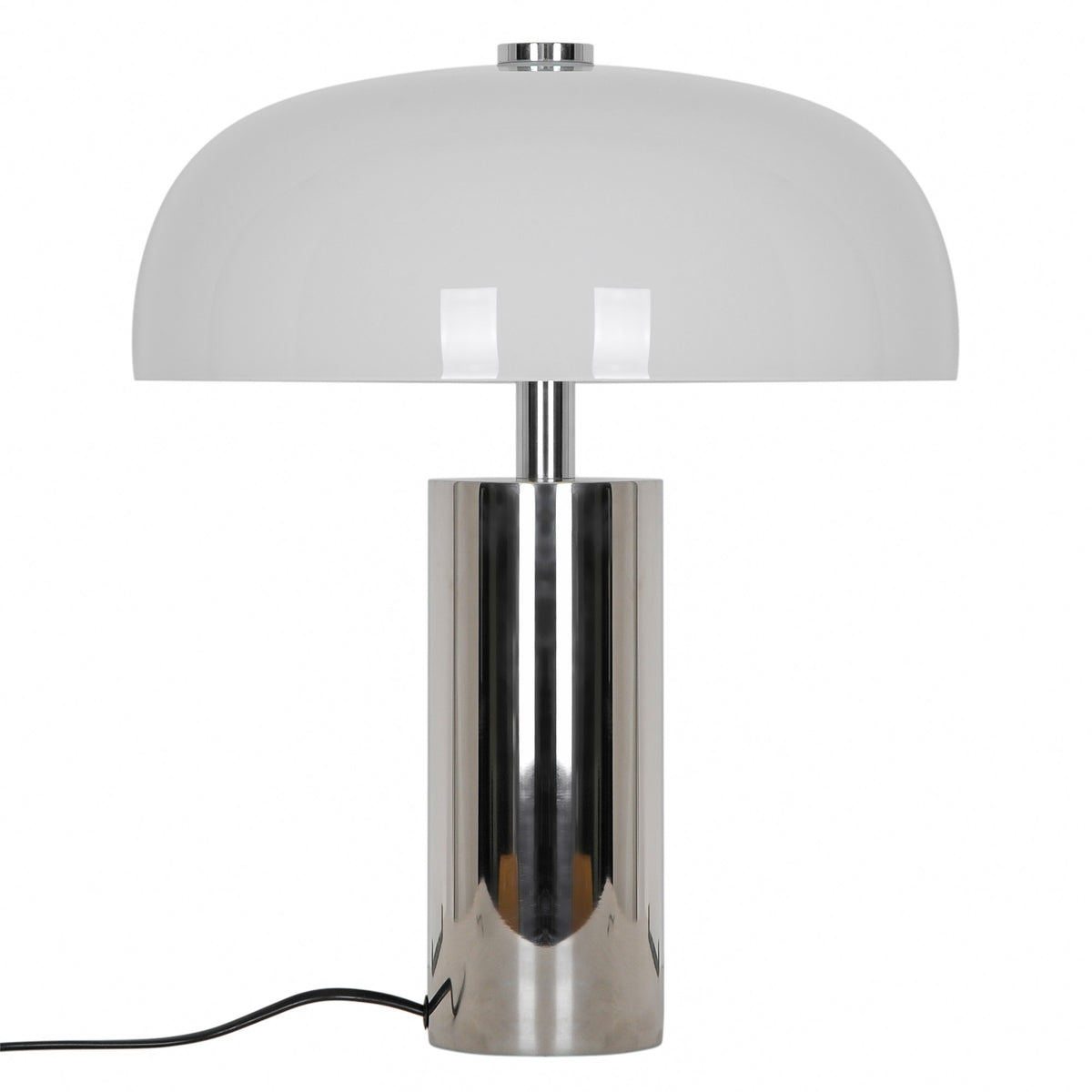 Vue de face sur fond blanc, lampe à poser avec abat-jour blanc et socle chromé brillant.