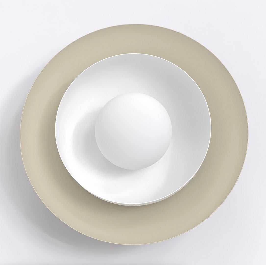 Face avant bien droite montrant les trois cercles concentriques du diffuseur blanc