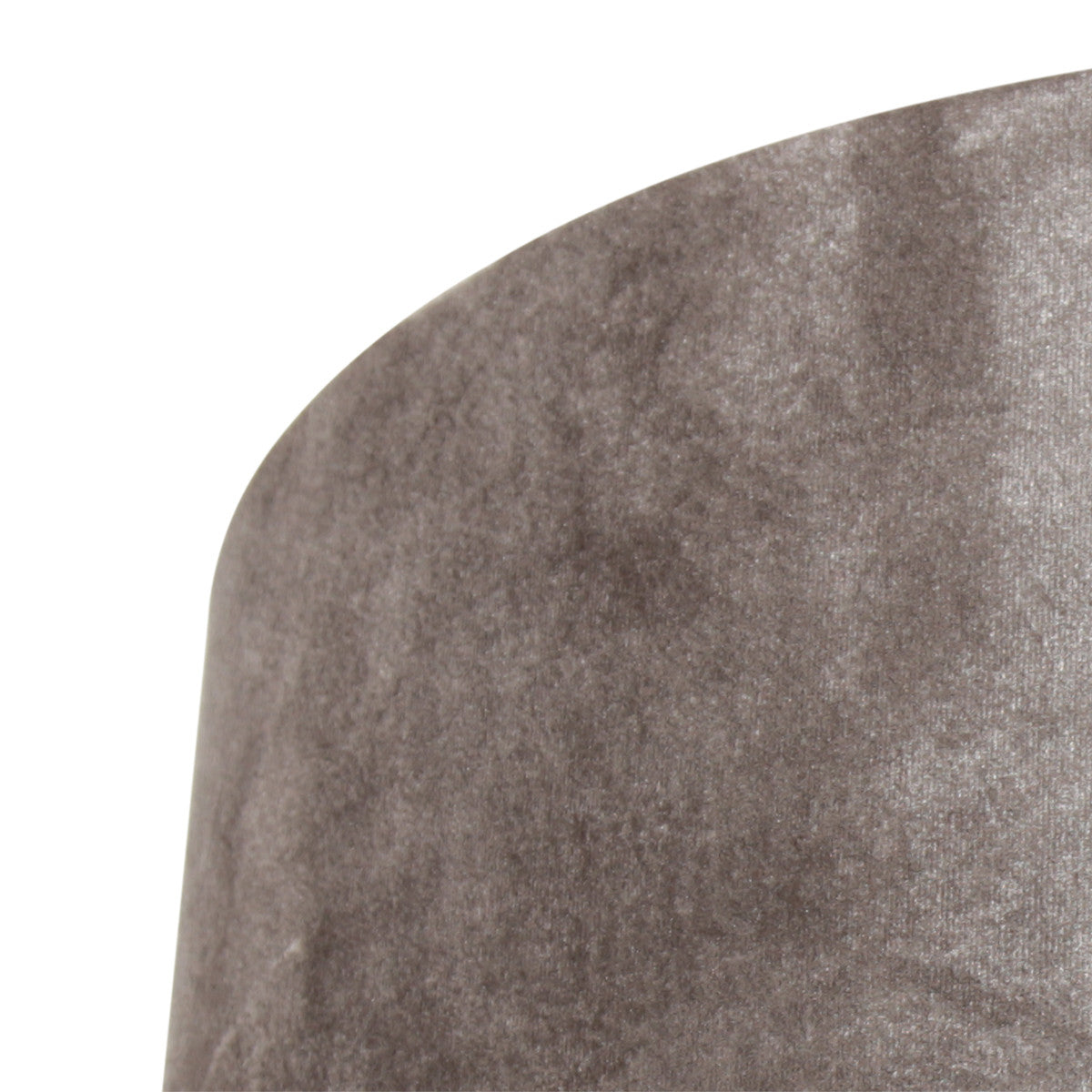 Gros plan sur le velours gris argenté et sa texture duveteuse