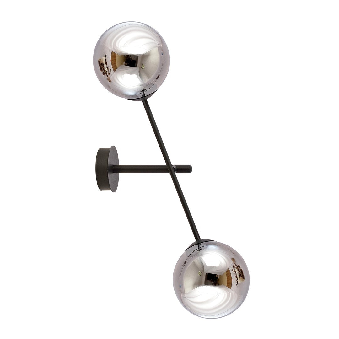 Produit de face sur fond blanc, détail des deux globes en verre