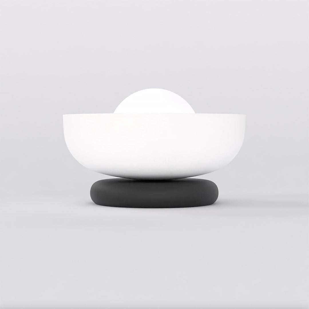Profil de la lampe montrant la coupelle blanche et le socle noir arrondi