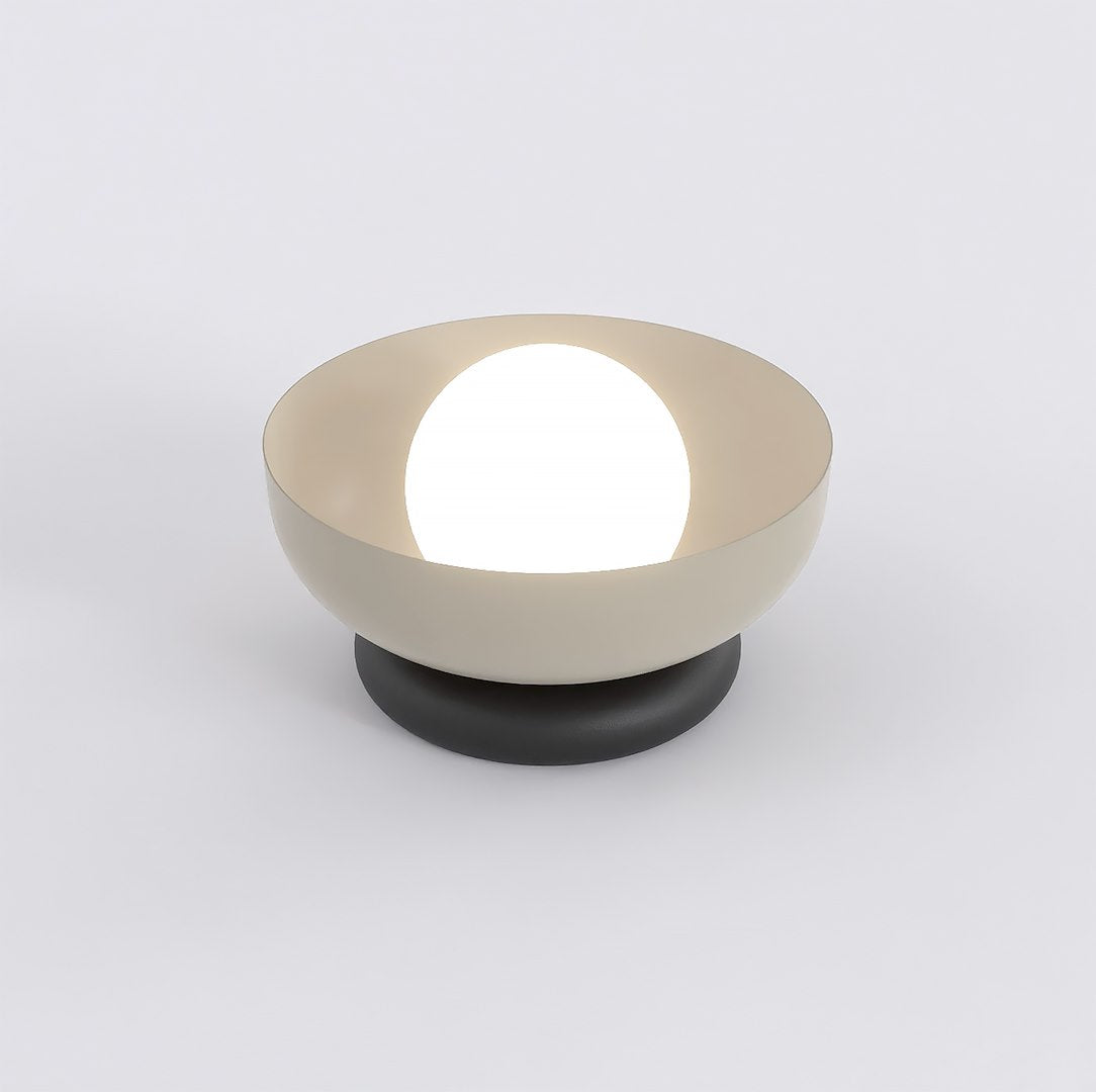 Vue plongeante dans le bol, intérieur beige et globe blanc lumineux