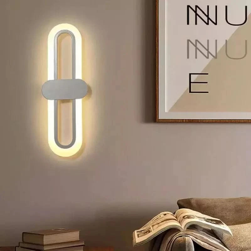 Détail de la barre centrale grise et du bandeau lumineux ovale blanc