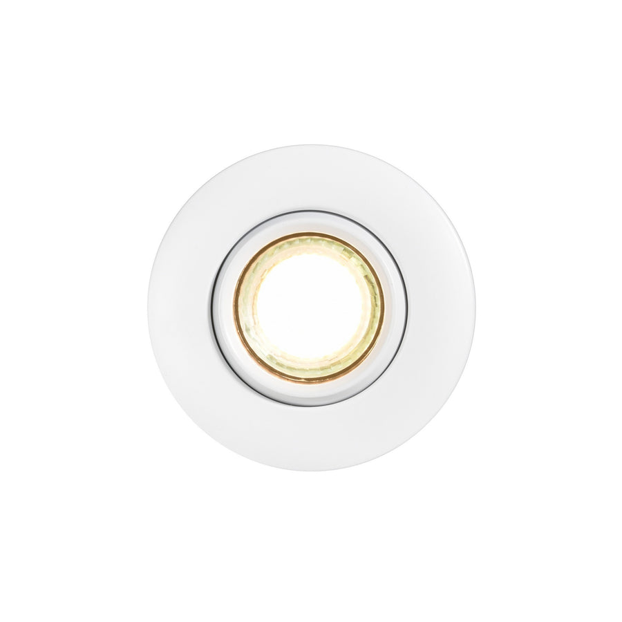 Vue de face du spot blanc avec anneau doré et diffuseur central éclairé.