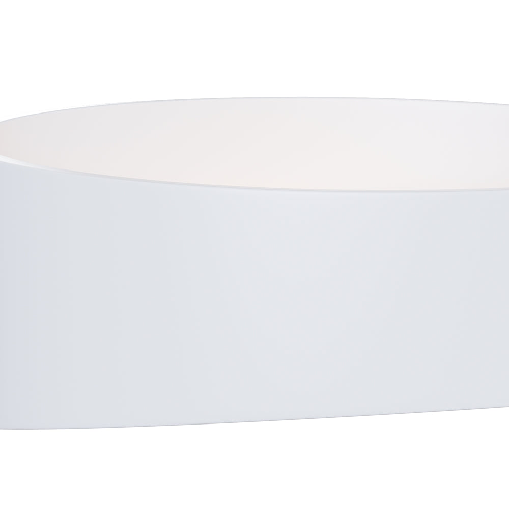 Gros plan sur la surface tendue et le diffuseur inférieur blanc du luminaire