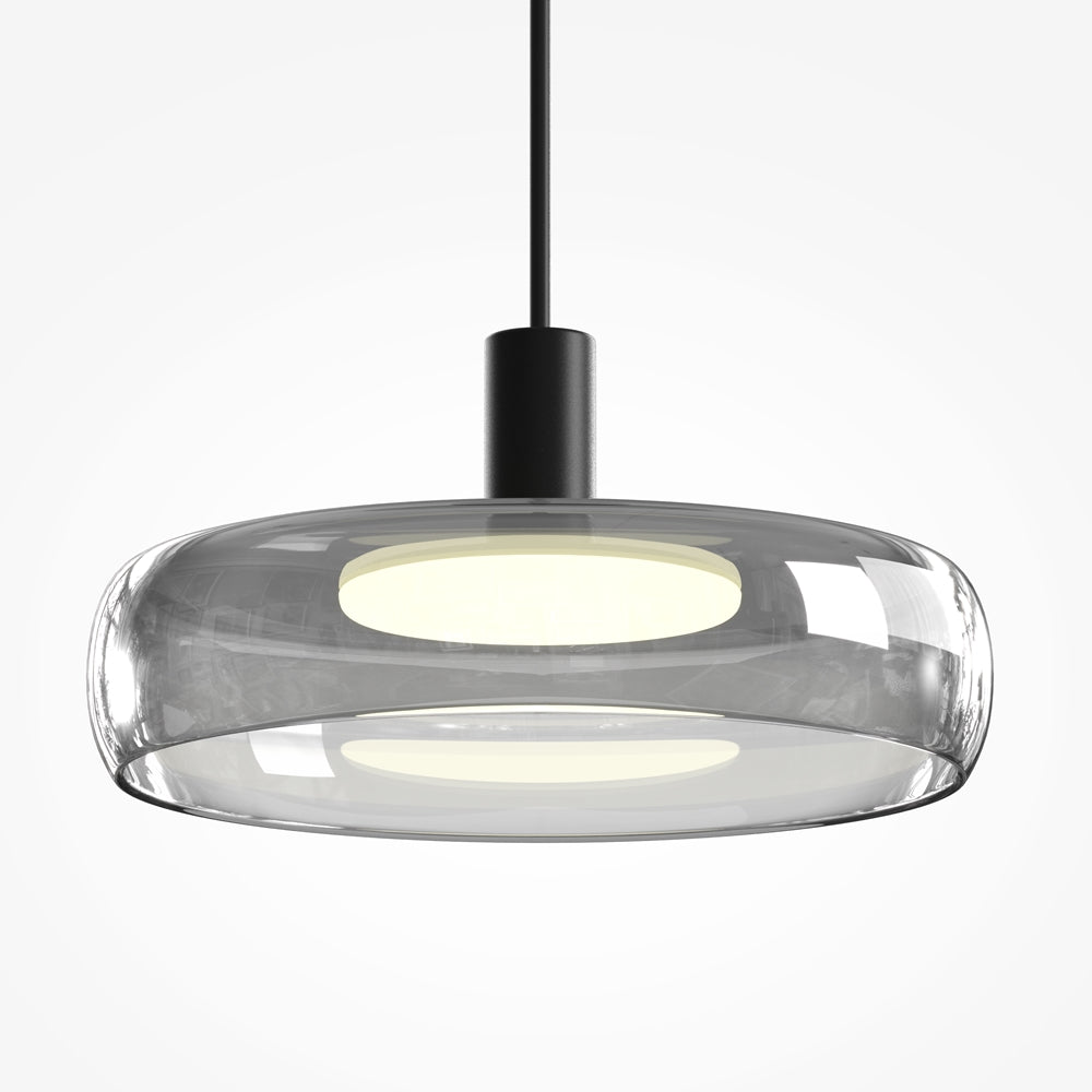 Gros plan sur un diffuseur en verre fumé transparent et sa douille cylindrique noire