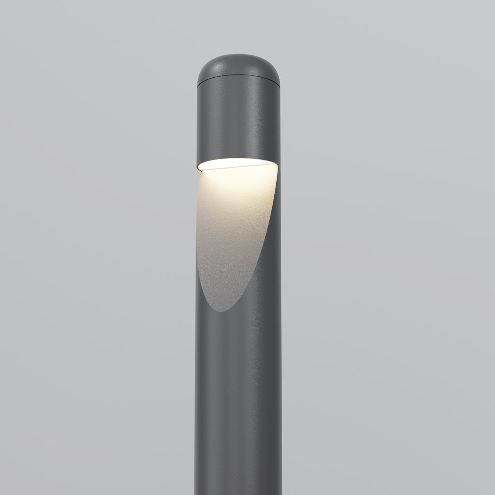 Détail du haut du luminaire avec ouverture allongée et diffuseur blanc éclairé