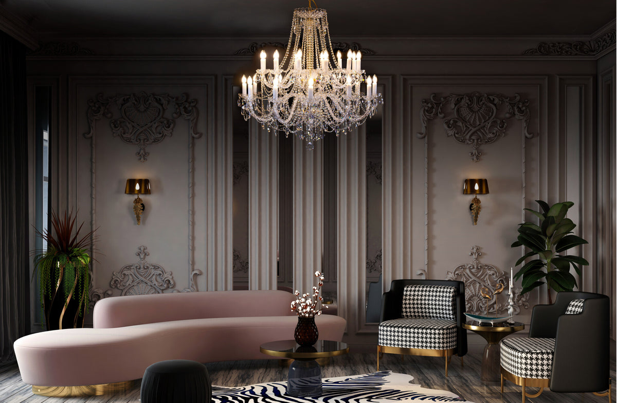 Lustre suspendu dans un grand salon classique aux moulures, canapé rose et fauteuils pied-de-poule.
