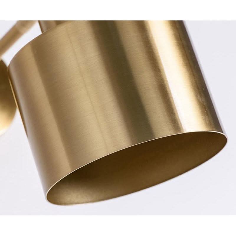 Detail rapproche de l abat-jour cylindrique en laiton brosse et son bord ouvert