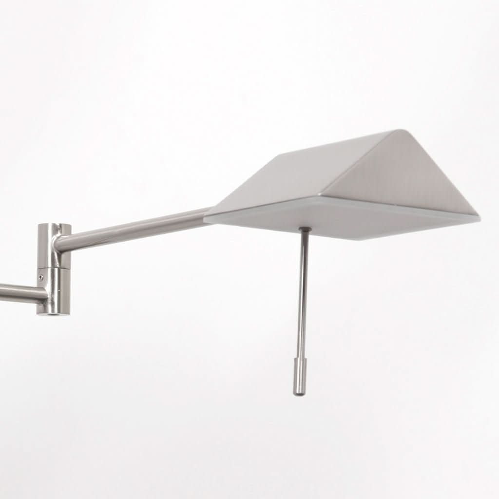 Détail de la tête orientable, abat-jour trapézoïdal et tirette métallique