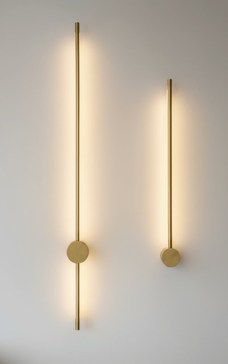 Appliques murales Gravity dorées LED en paire, design linéaire élégant – Designix.fr