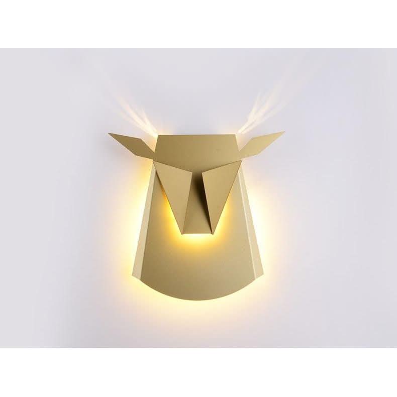 Version dorée de l'applique sur mur blanc, lumière chaude diffusée vers le haut