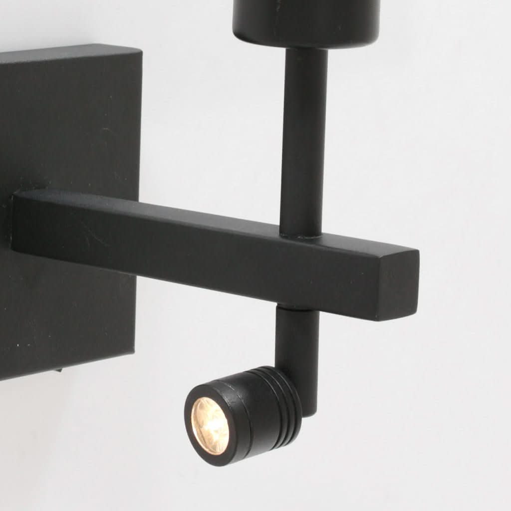 Détail du spot orientable et du croisillon métallique noir en bas
