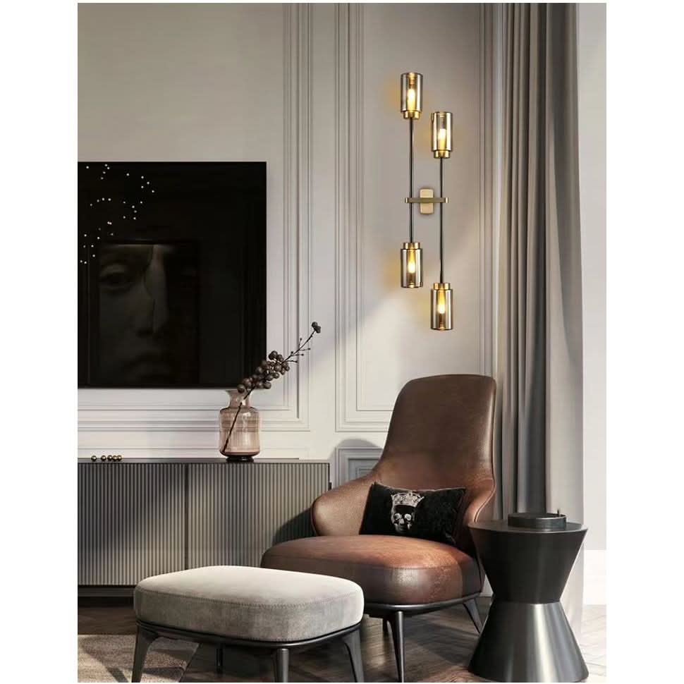 Vue en situation dans un intérieur chic avec fauteuil en cuir marron