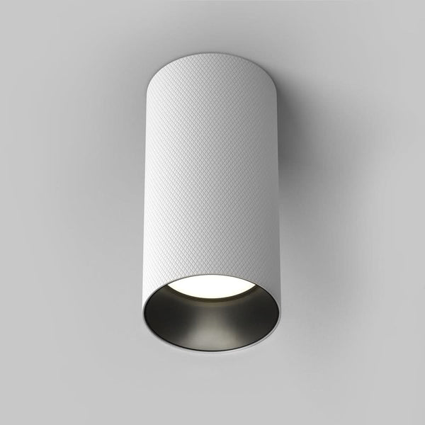 Weiße Deckenleuchte im Handwerksdesign