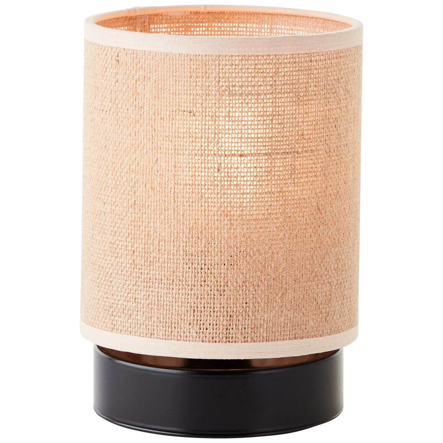 Luminaire de face sur fond blanc, abat-jour cylindrique en tissu beige et socle noir