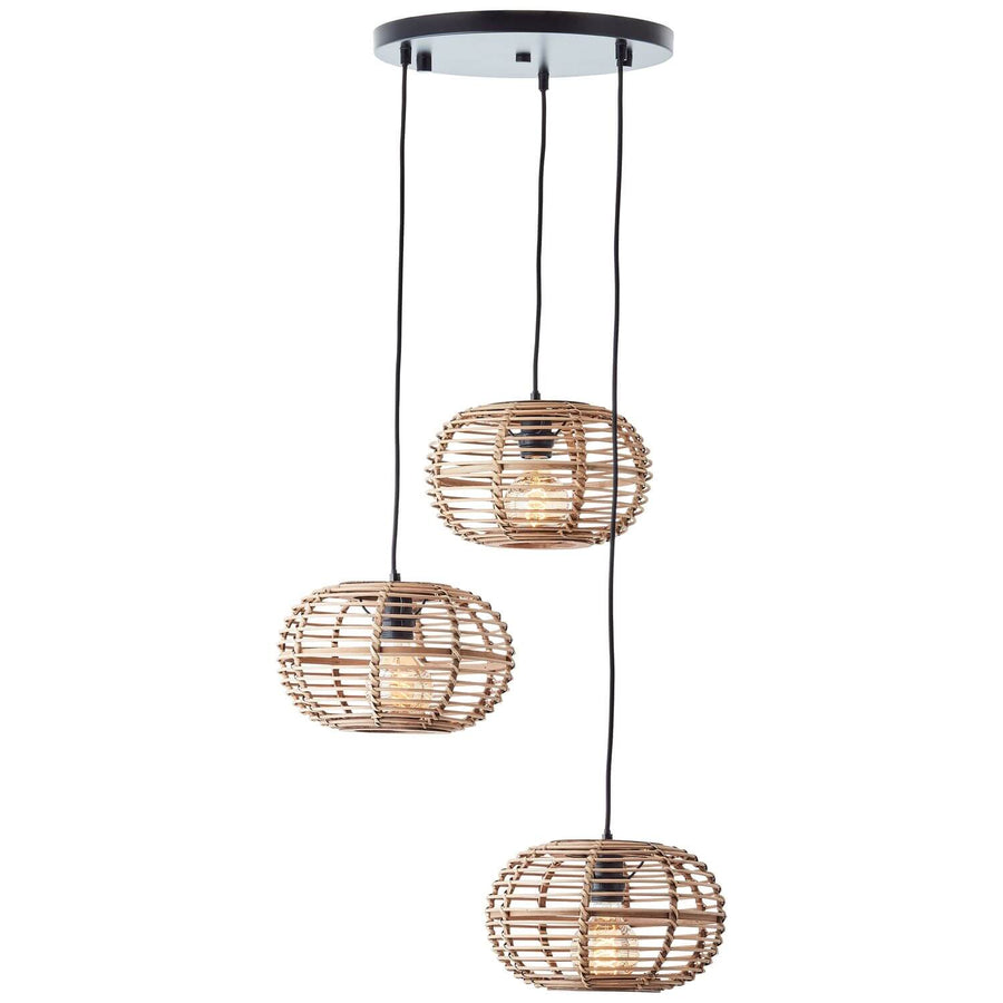 Suspension trois lumières en bambou tressé et câbles noirs sur fond blanc