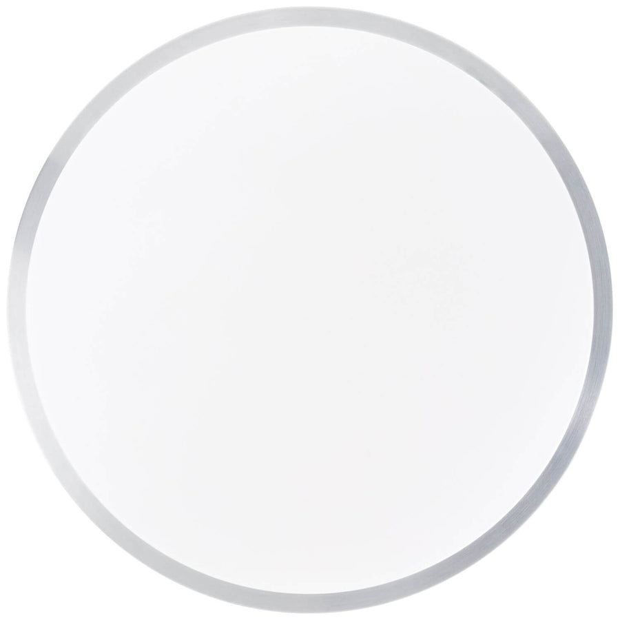 Vue de dessous du plafonnier, grand diffuseur blanc cerné d'un anneau gris nickel.