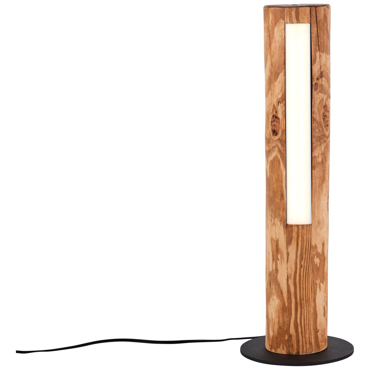 Lampe en bois allumée avec cordon noir apparent, vue de trois quarts sur fond blanc.