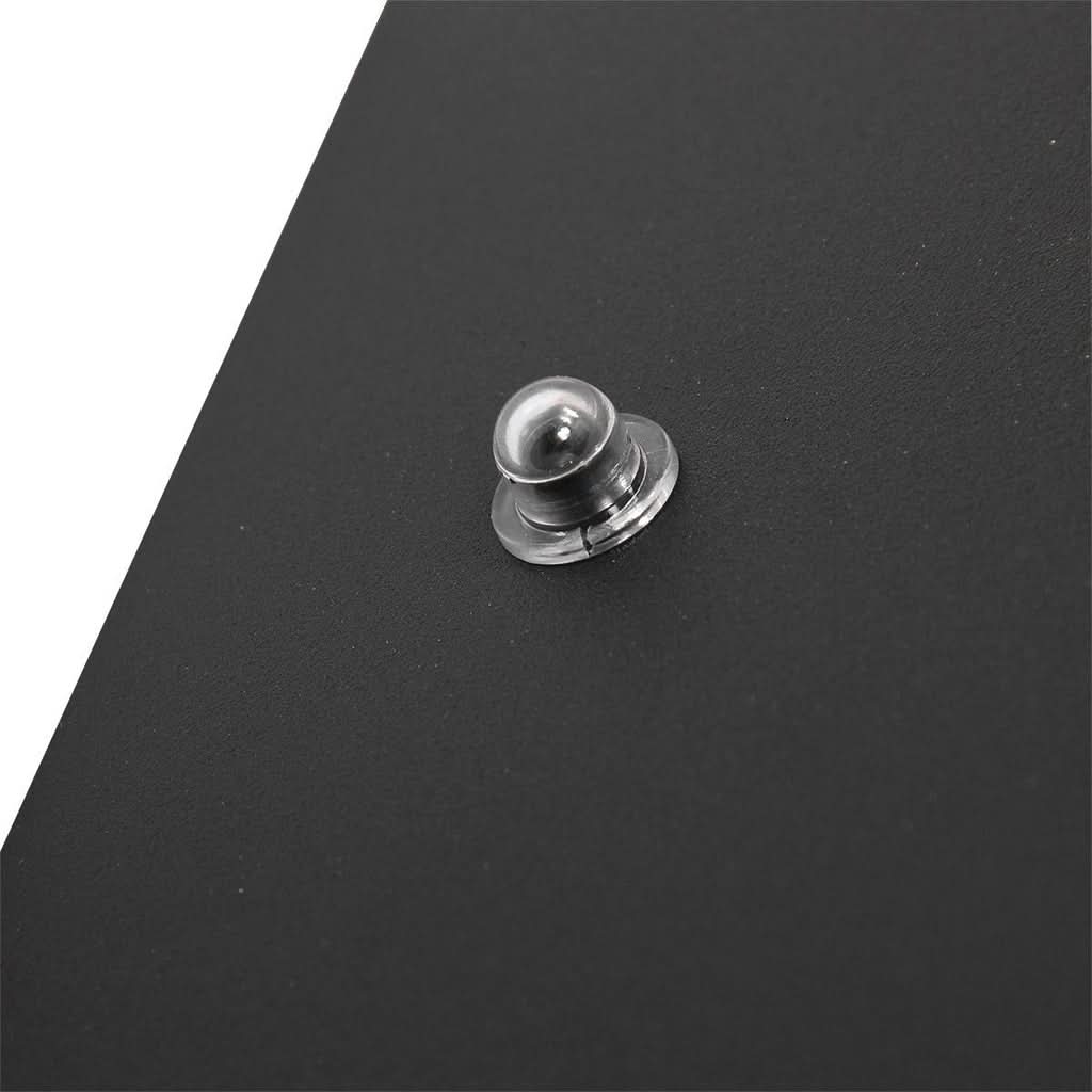Détail macro du capteur de lumière translucide fixé sur la surface noire.