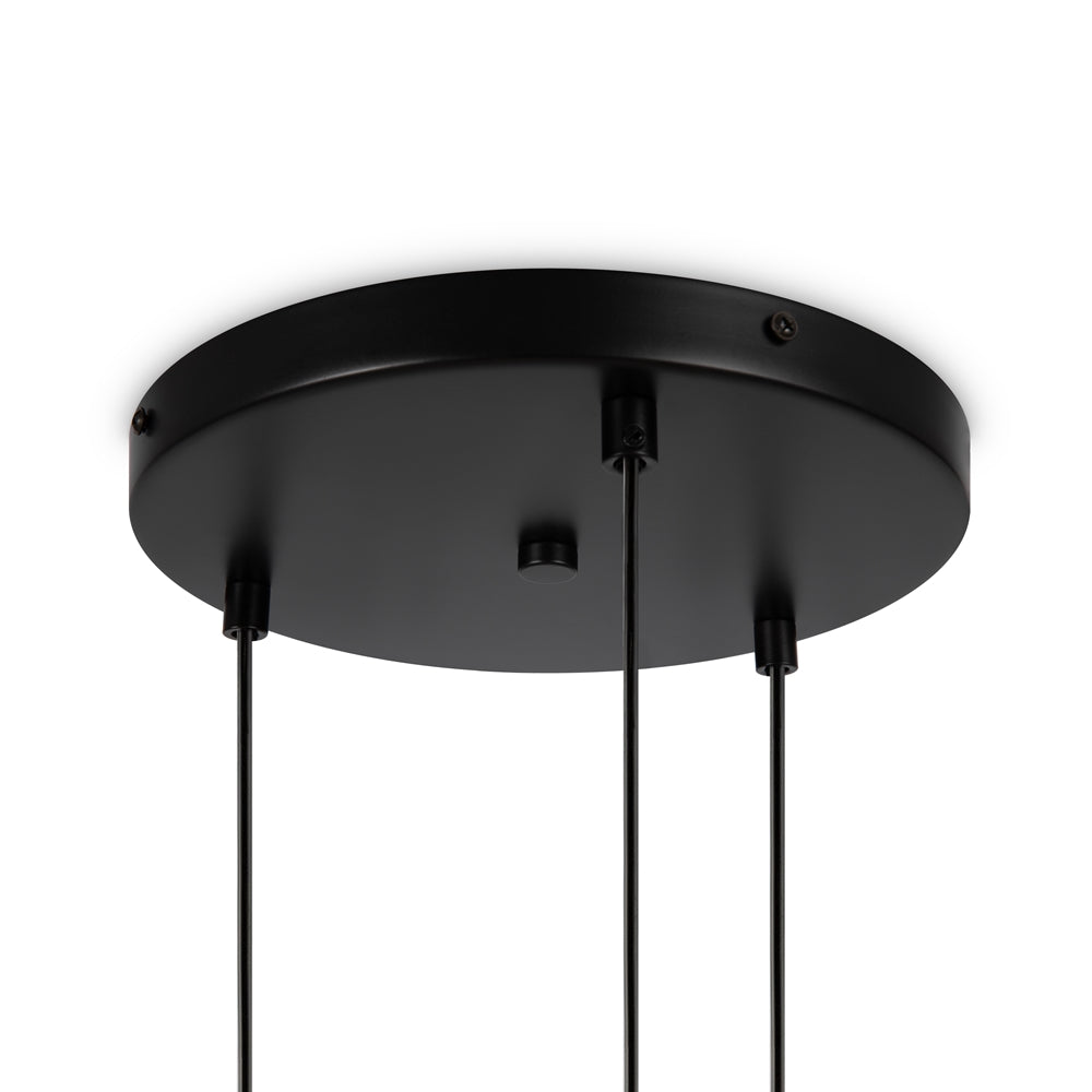 Détail du pavillon rond noir vu de dessous avec ses câbles
