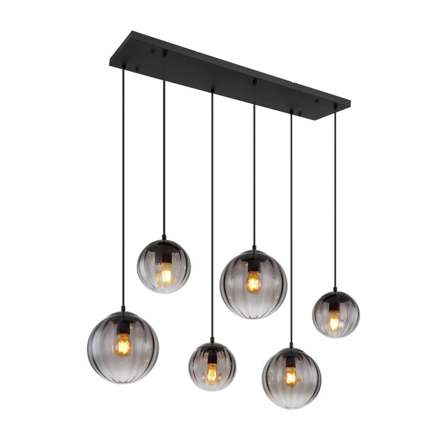 Suspension six globes en verre fumé suspendus à une barre noire, fond blanc.